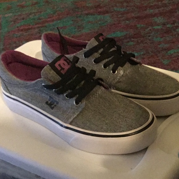DC Women’s Skate shoes - Picture 3 of 5